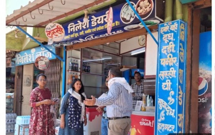 सही दवा - शुद्ध, आहार - आहार,यही छत्तीसगढ़ का आधार अभियान के तहत जिला मुख्यालय स्थित दूध और दुग्ध उत्पादों के विक्रय केंद्र ,डेयरी आदि का किया गया सघन निरीक्षण