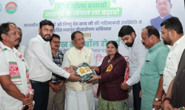 - *बीज से बनेगा कल, हरियाली का होगा हल - जशपुर ने रचा इतिहास* - *जहाँ गिरे बीज गोले, वहाँ खिलेंगे पेड़ भोले - जशपुर का अनोखा अभियान*