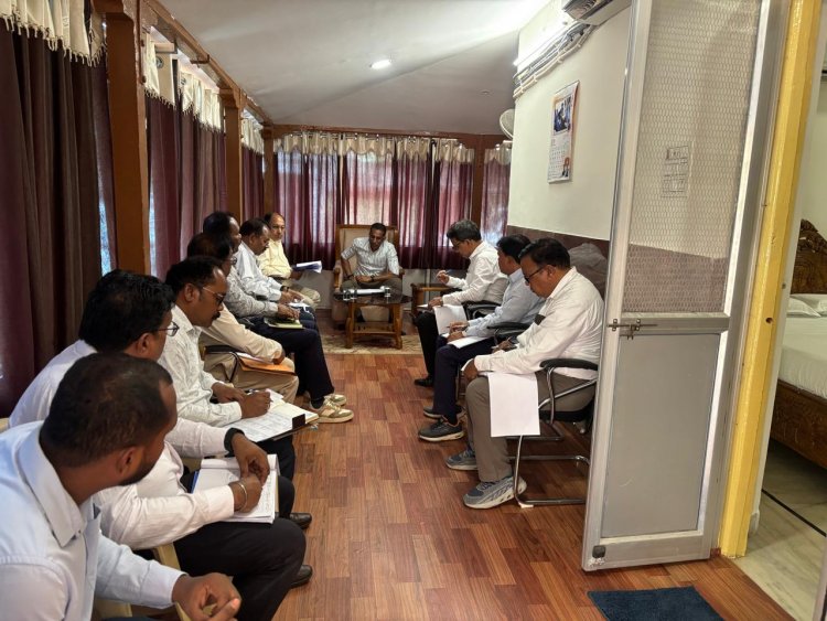 जशपुर की सड़कों पर दौड़ी सचिव की नजर, निर्माण कार्यों में लापरवाही पर सख्त चेतावनी
