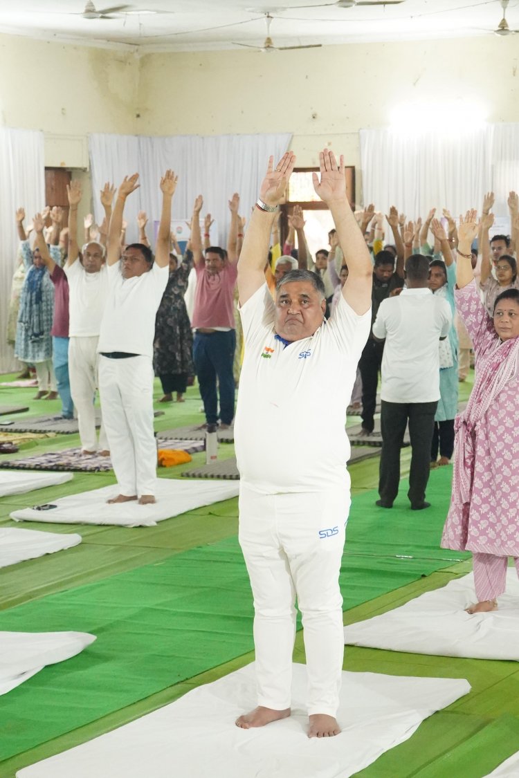 योग की ऊर्जा से गूंजा जशपुर, मंत्री राजेश अग्रवाल ने दिलाई नशामुक्ति की शपथ,  भारत की प्राचीन विरासत का उत्सव: विश्व योग दिवस पर जशपुर ने रचा नया अध्याय