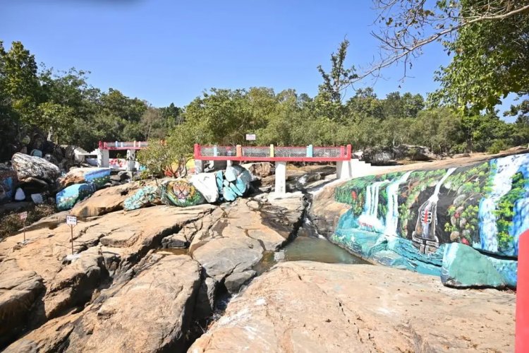प्रकृति प्रेमियों की पहली पसंद: रानीदाह जलप्रपात का मनमोहक संसार हरियाली, झरने और रहस्यमयी कहानी... आइए रानीदाह की सैर पर