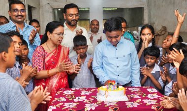 प्रखर के जन्मदिन पर दिव्यांग बच्चों को मिला स्वादिष्ट भोजन और उपहारों की सौगात