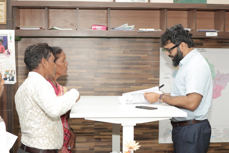 जनदर्शन में कलेक्टर रोहित व्यास ने सुनीं आमजन की समस्याएं, त्वरित समाधान के दिए निर्देश