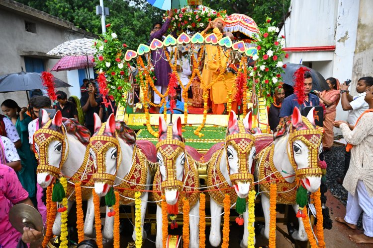आस्था के रथ पर सवार हुआ दोकड़ा, मुख्यमंत्री ने निभाई सदियों पुरानी गजपति परंपरा